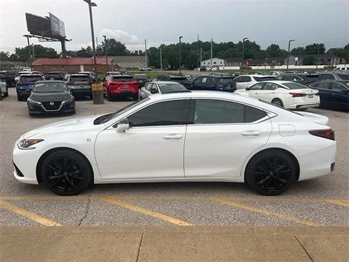2022 Lexus ES 300h F SPORT
