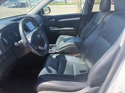 Blizzard Pearl 2018 Toyota Highlander XLE