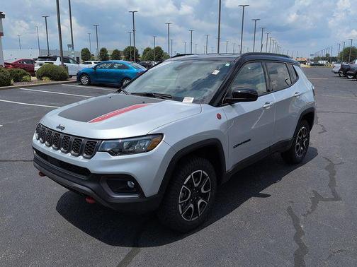 Silver Zynith 2025 Jeep Compass Trailhawk