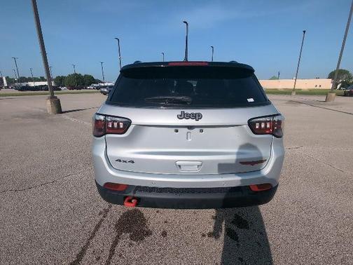 Silver Zynith 2025 Jeep Compass Trailhawk