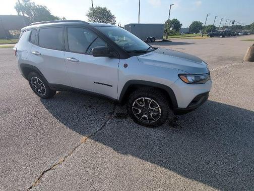 Silver Zynith 2025 Jeep Compass Trailhawk