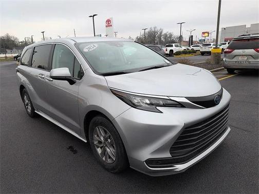 2024 Toyota Sienna LE