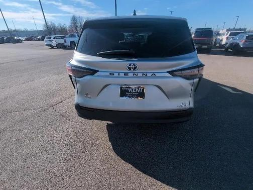 2024 Toyota Sienna LE