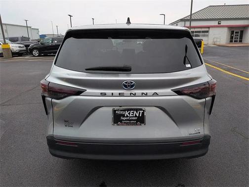 2024 Toyota Sienna LE