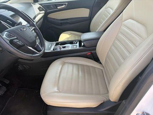 White Platinum 2019 Ford Edge SEL