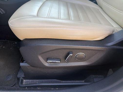 White Platinum 2019 Ford Edge SEL