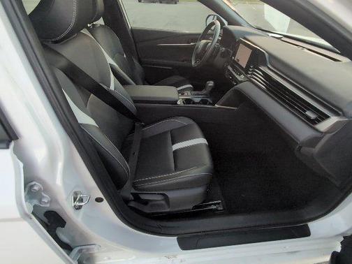 Ice Cap 2025 Toyota Camry SE