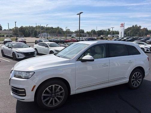 White 2017 Audi Q7 3.0T Premium
