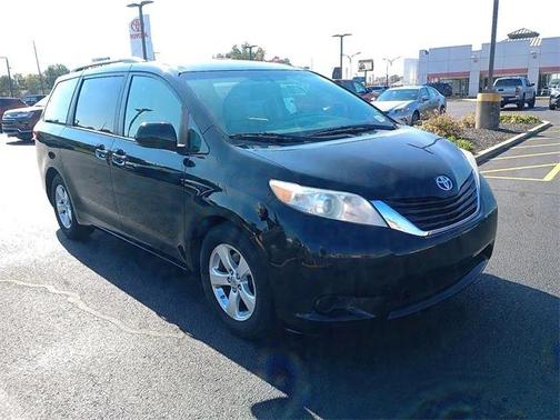 2016 Toyota Sienna LE