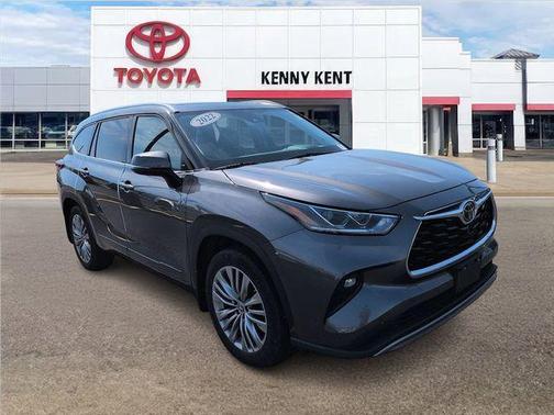 Magnetic Gray Metallic 2022 Toyota Highlander Platinum