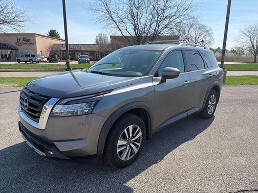 Gun Metallic 2022 Nissan Pathfinder SL 2WD