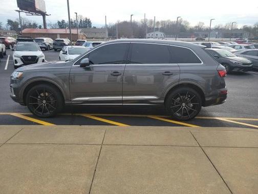 2021 Audi Q7 55 Premium Plus