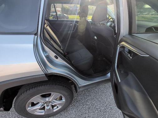 Silver Sky 2024 Toyota RAV4 XLE