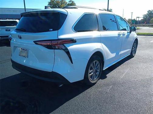 2021 Toyota Sienna LE