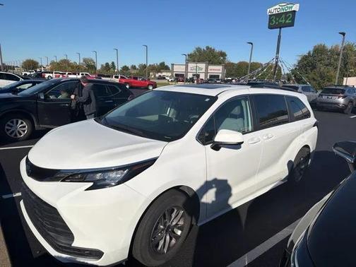 2021 Toyota Sienna LE