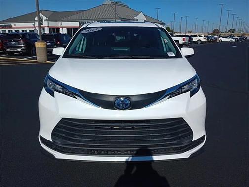 2021 Toyota Sienna LE