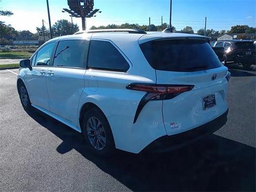 2021 Toyota Sienna LE