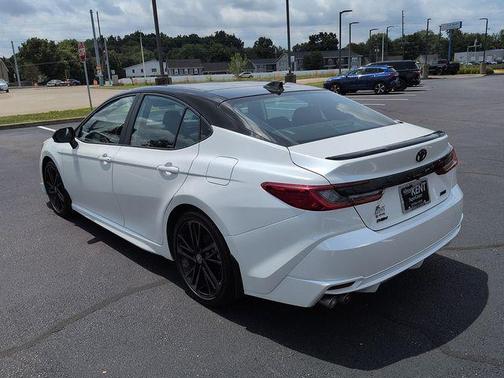 Wind Chill Pearl/Midnight Black Metallic 2025 Toyota Camry XSE
