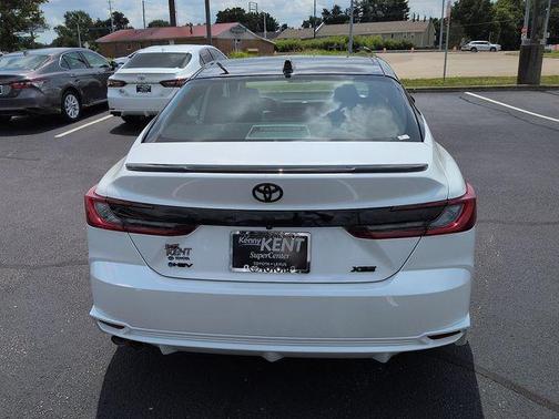 Wind Chill Pearl/Midnight Black Metallic 2025 Toyota Camry XSE