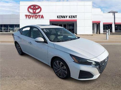 Pearl White Tricoat 2025 Nissan Altima 2.5 SL