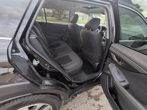 Crystal Black Silica 2024 Subaru Outback Premium