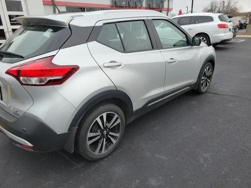 2020 Nissan Kicks SR