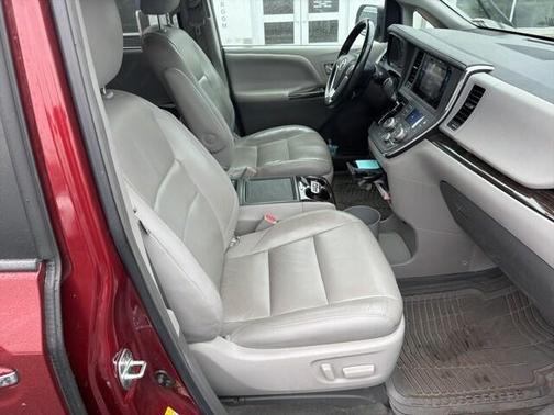 2015 Toyota Sienna XLE