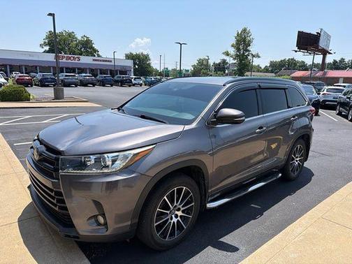 Predawn Gray Mica 2018 Toyota Highlander SE