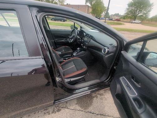 Super Black 2024 Nissan Versa 1.6 S