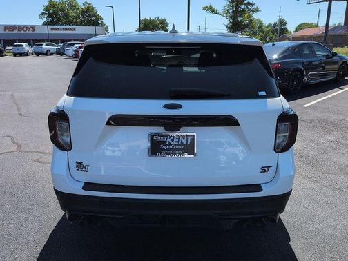 Star White Metallic Tri-Coat 2022 Ford Explorer ST