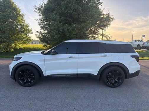 Star White Metallic Tri-Coat 2022 Ford Explorer ST