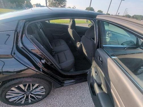 Super Black 2025 Nissan Altima 2.5 SV