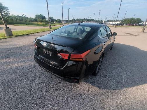 Super Black 2025 Nissan Altima 2.5 SV