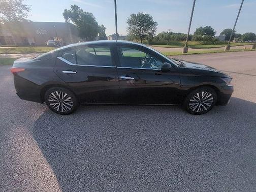 Super Black 2025 Nissan Altima 2.5 SV