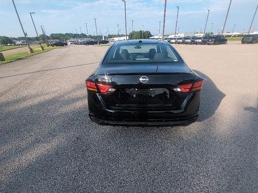 Super Black 2025 Nissan Altima 2.5 SV