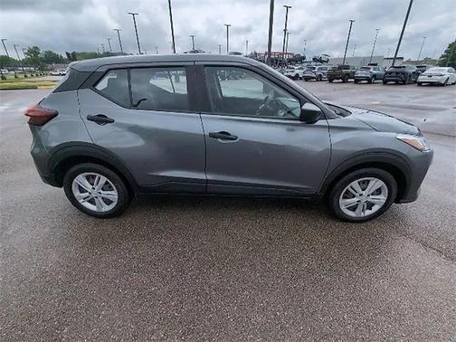 2022 Nissan Kicks S