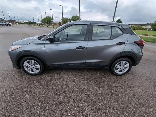 2022 Nissan Kicks S