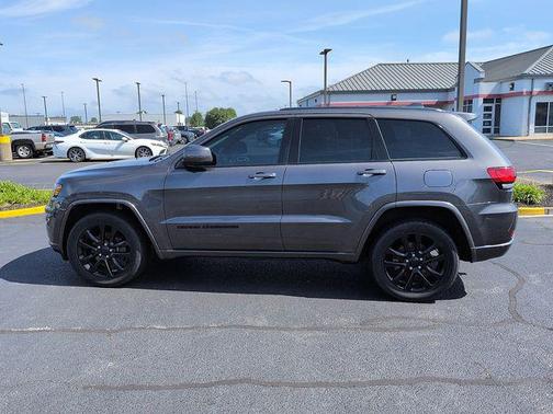 Granite Crystal Metallic Clearcoat 2020 Jeep Grand Cherokee Altitude