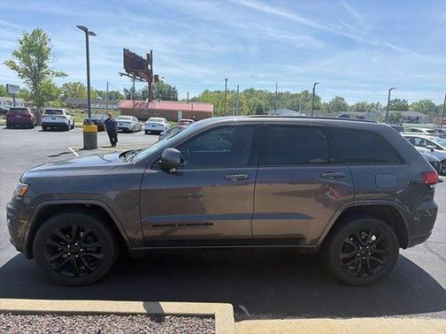 Granite Crystal Metallic Clearcoat 2020 Jeep Grand Cherokee Altitude