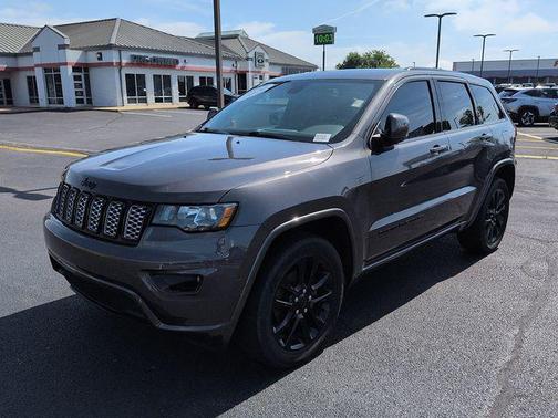 Granite Crystal Metallic Clearcoat 2020 Jeep Grand Cherokee Altitude