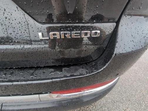 2022 Jeep Grand Cherokee Laredo