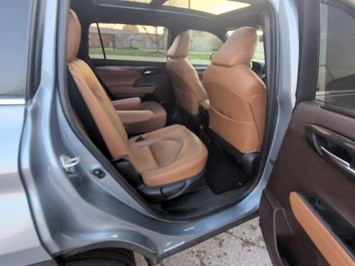 Moon Dust 2021 Toyota Highlander Platinum