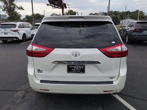 Blizzard Pearl 2017 Toyota Sienna Limited