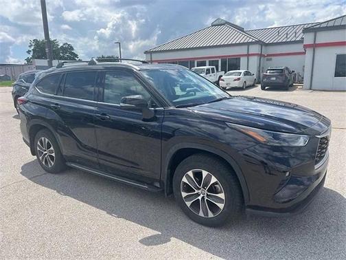 2022 Toyota Highlander Hybrid XLE