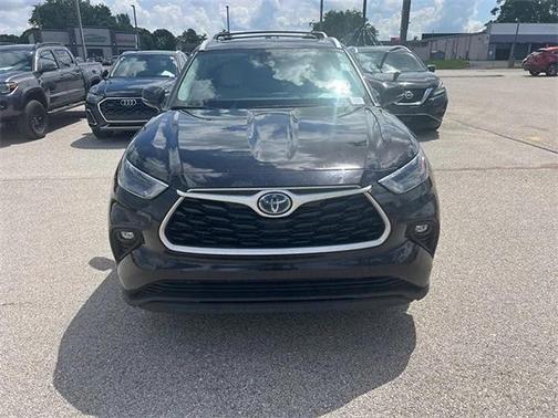 2022 Toyota Highlander Hybrid XLE