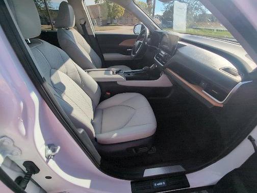 Pearl 2026 Toyota Grand Highlander Limited