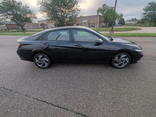Abyss Black 2025 Hyundai ELANTRA Sport