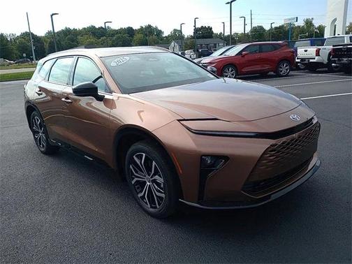 2025 Toyota Crown Signia XLE