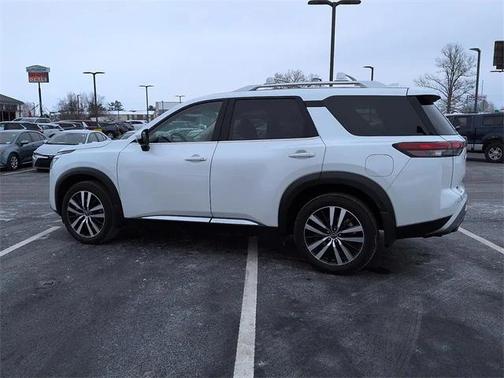 2025 Nissan Pathfinder Platinum 4WD