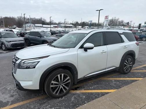 2025 Nissan Pathfinder Platinum 4WD